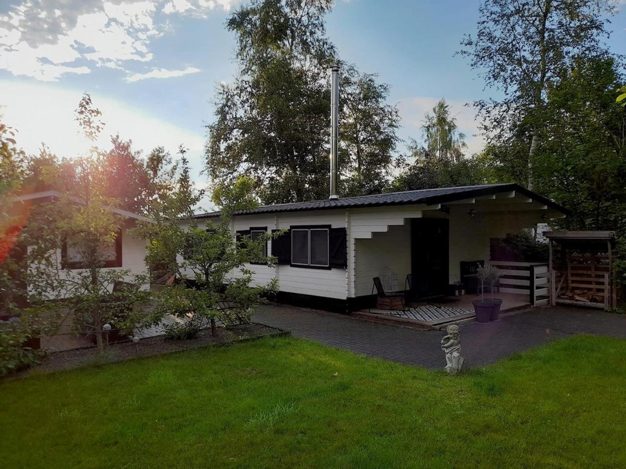Carpe Diem, Het Ruime Chalet Met Houtkachel Nabij Wildlands Emmen Schoonebeek Esterno foto